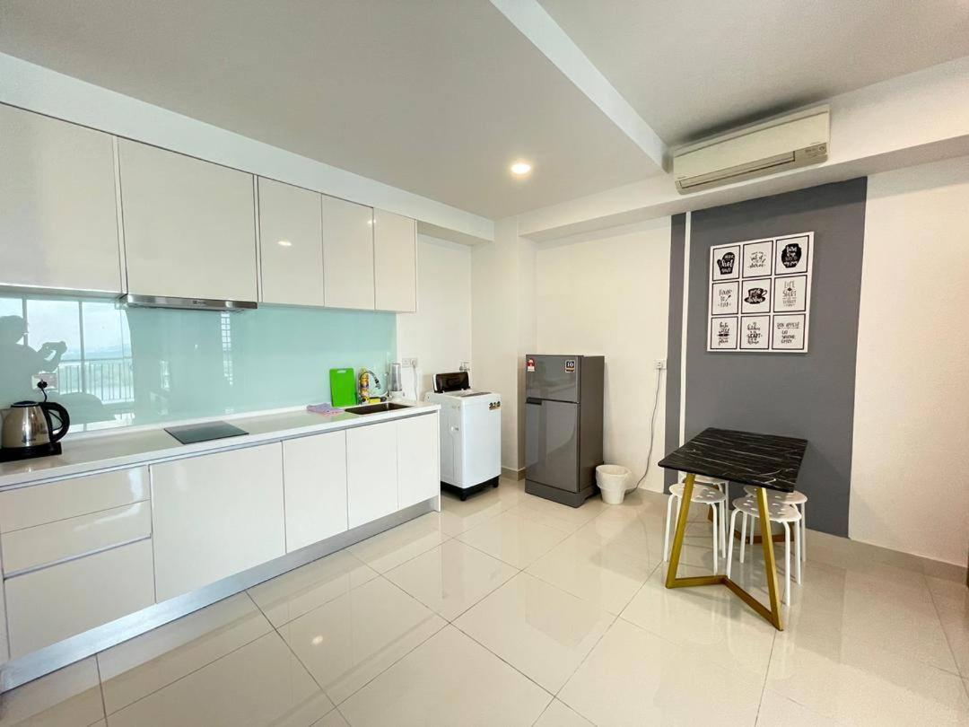 Teega Suites Seaview By Vdo Homestay ヌサジャヤ エクステリア 写真